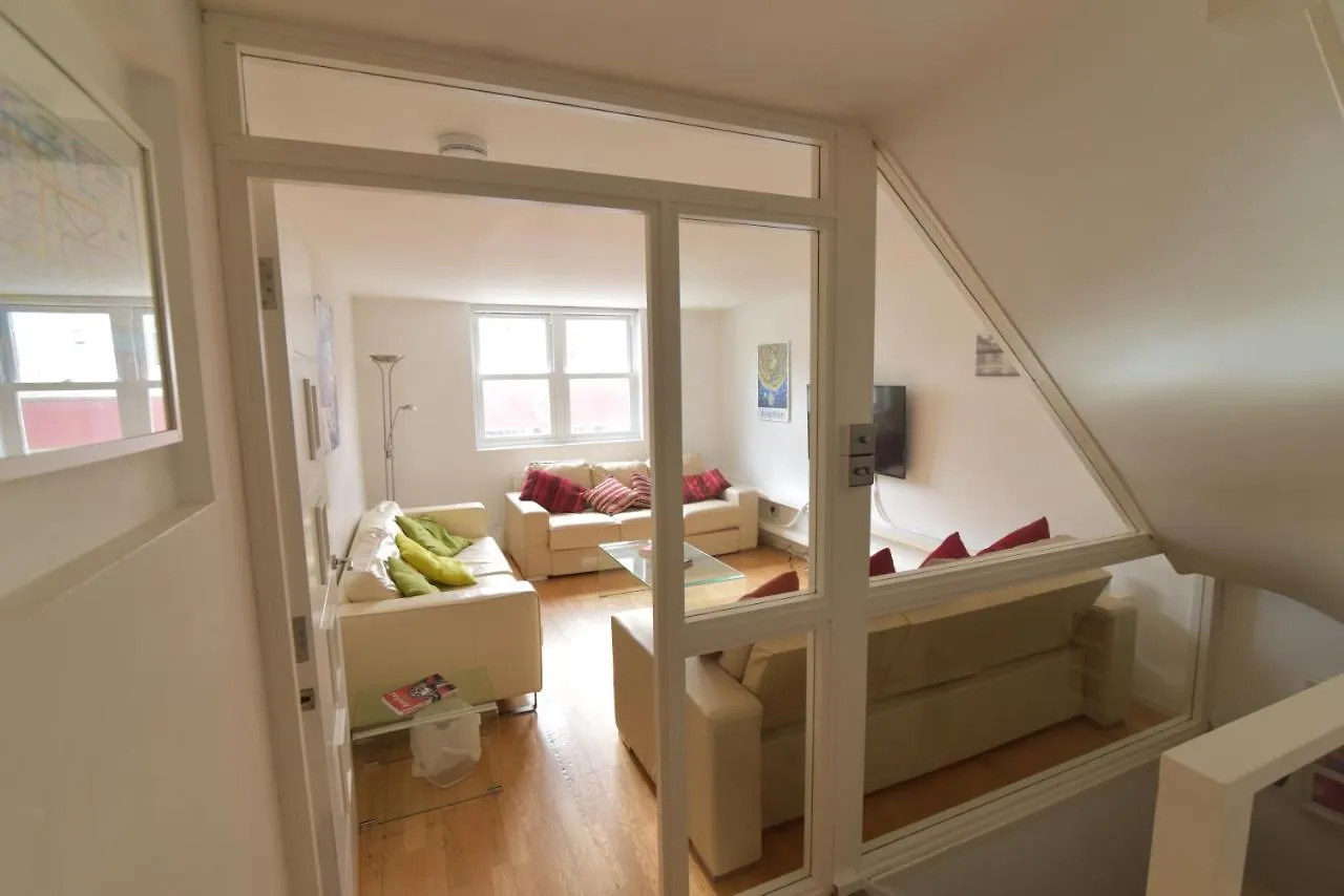 Apartment Beach Central With Allocated Parking And Patio Brighton