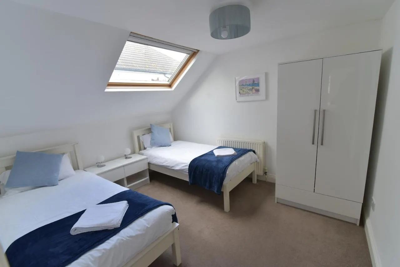 Beach Central With Allocated Parking And Patio Brighton Apartment