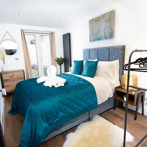 Apartment Luxury Pad Centrally Located Near Station, Brighton