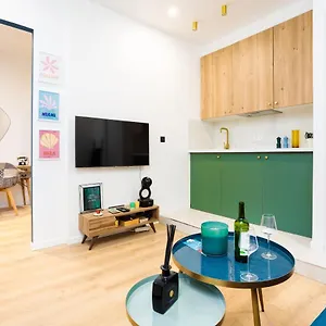 https://andy-home-cosy-studio-near-the-eiffel-tour.fr-paris.fr