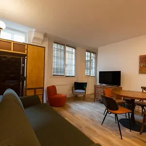https://au-pied-de-la-tour.fr-paris.fr